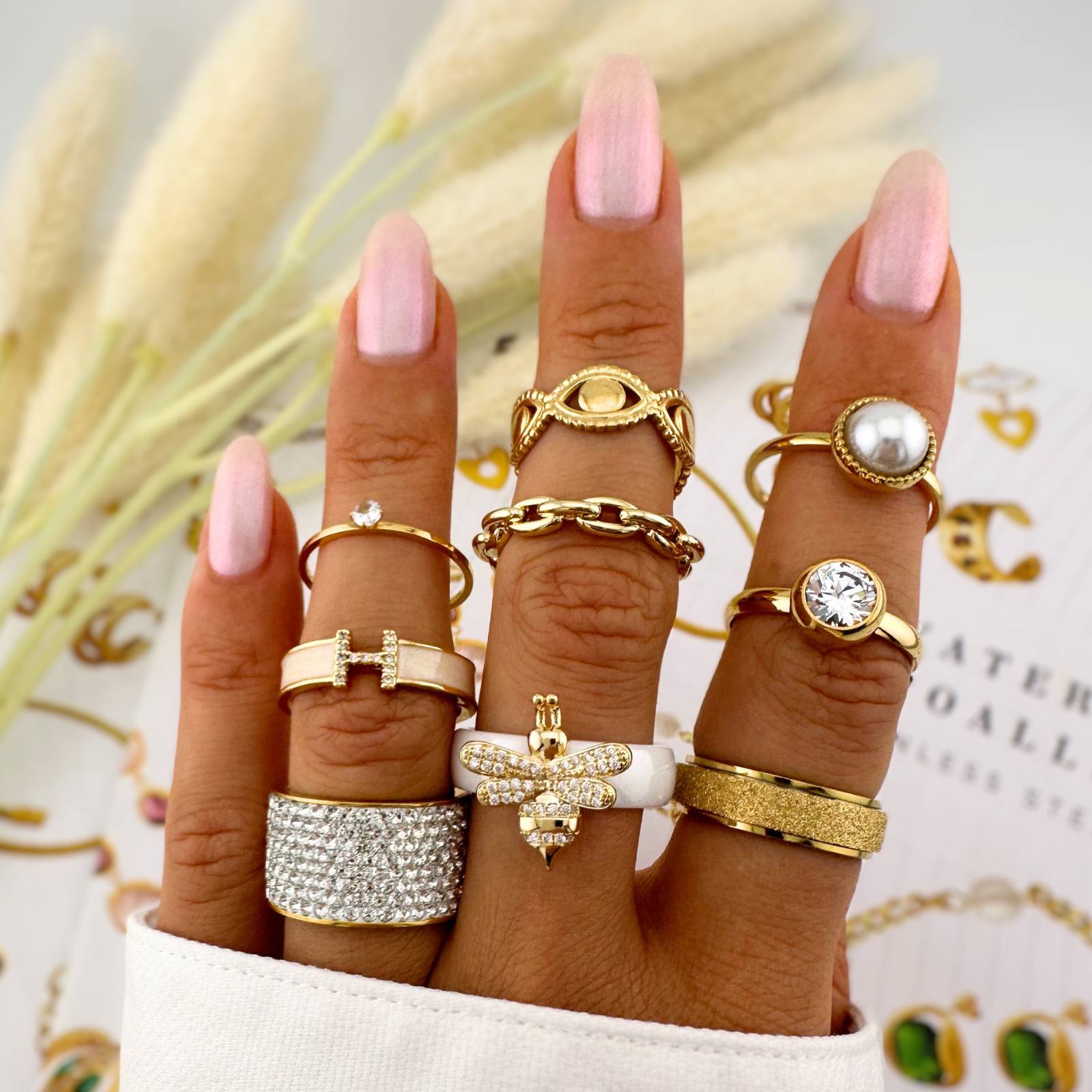 Letter H finger ring