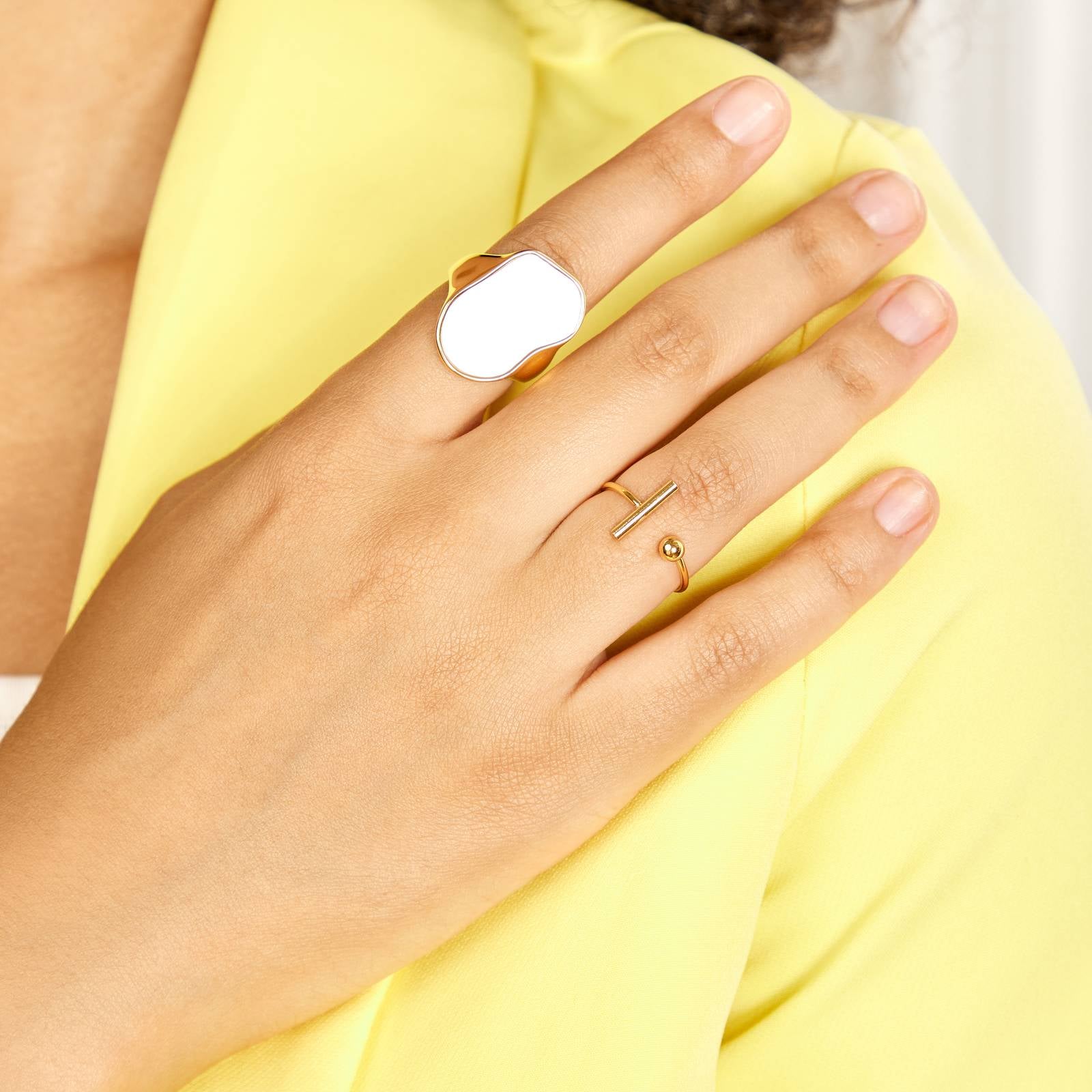 Statement finger ring