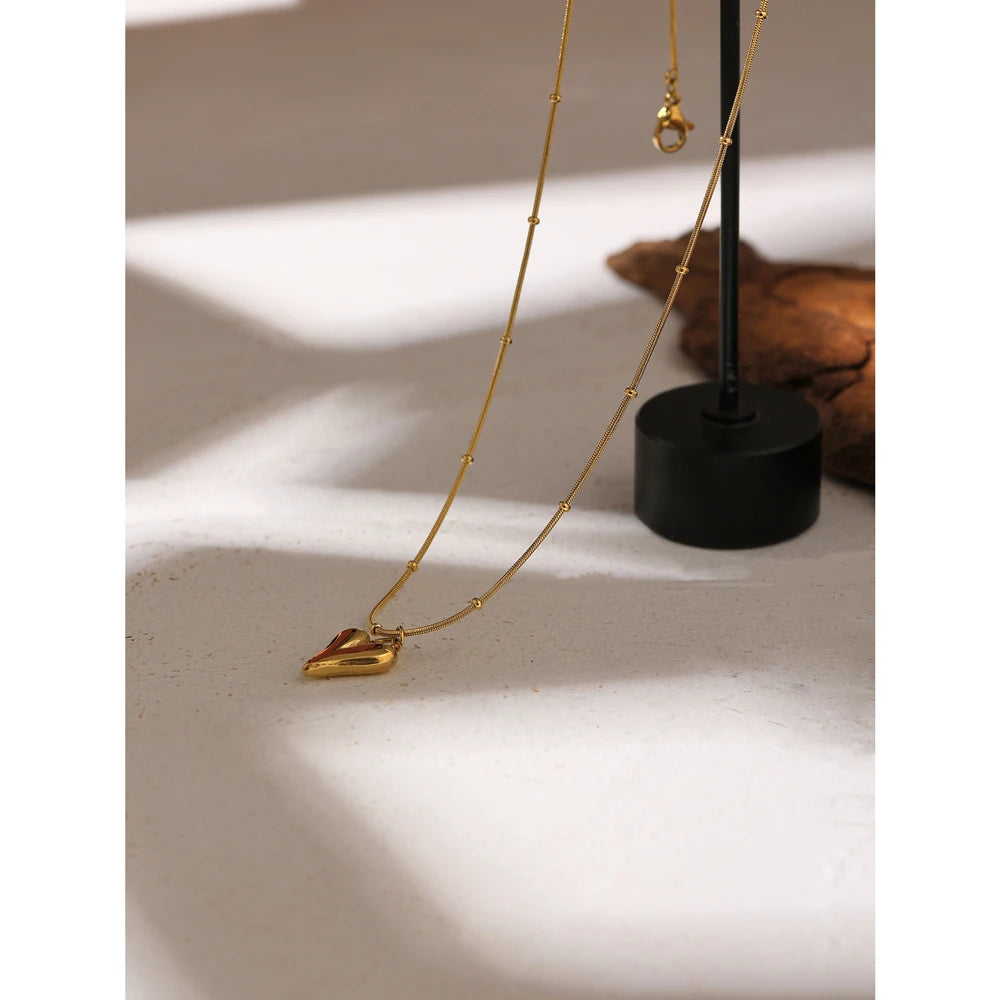 Stylish Heart Pendant Choker Necklace