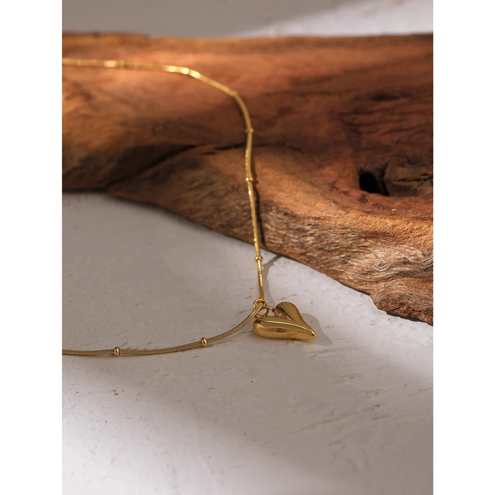 Stylish Heart Pendant Choker Necklace