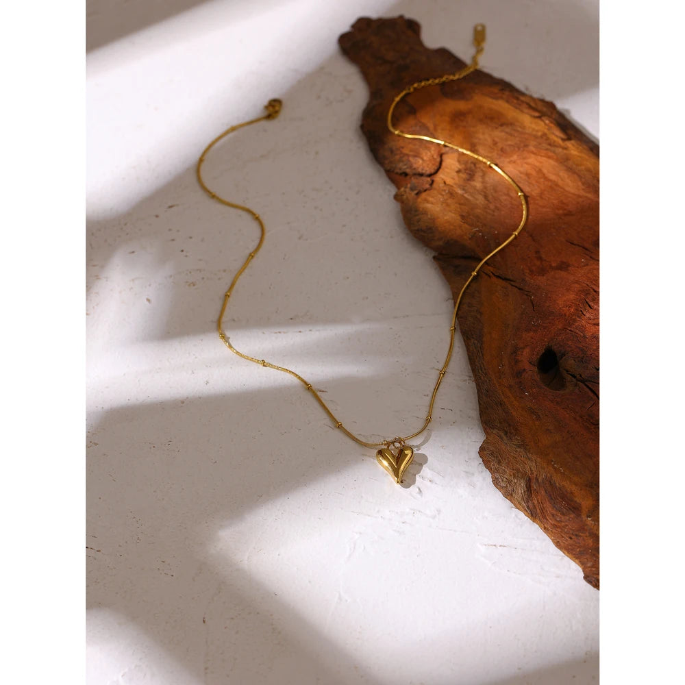 Stylish Heart Pendant Choker Necklace